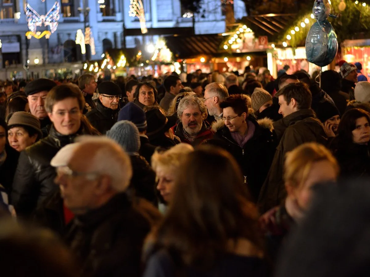 Augsburger Christkindlesmarkt vibrant crowd scene Augsburg joy Rathausplatz