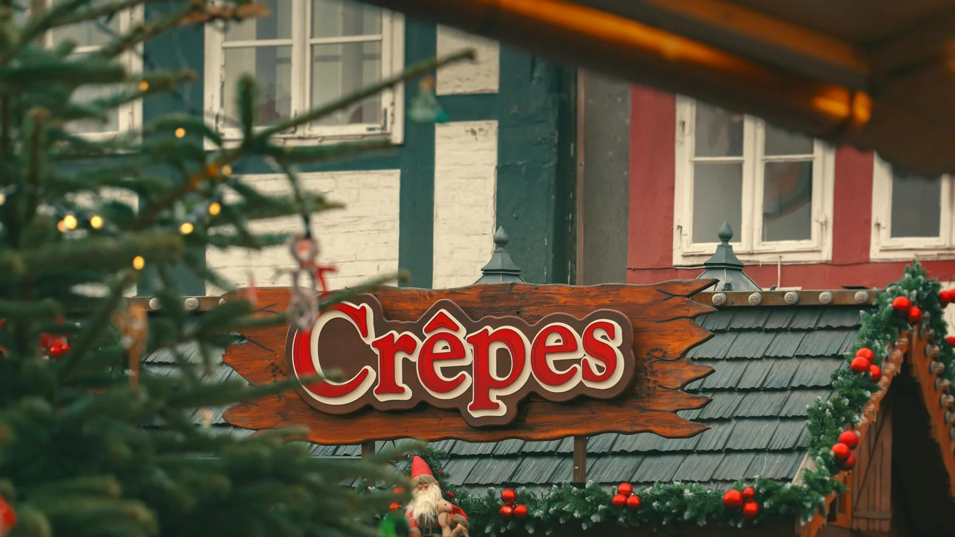 Bamberg crêpes stall adorned with festive garlands during winter season