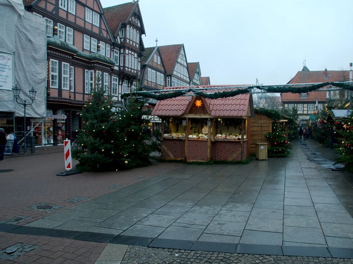 Celler Weihnachtsmarkt with half-timbered architecture in Celle, festive stalls at Großer Plan and Stechbahn
