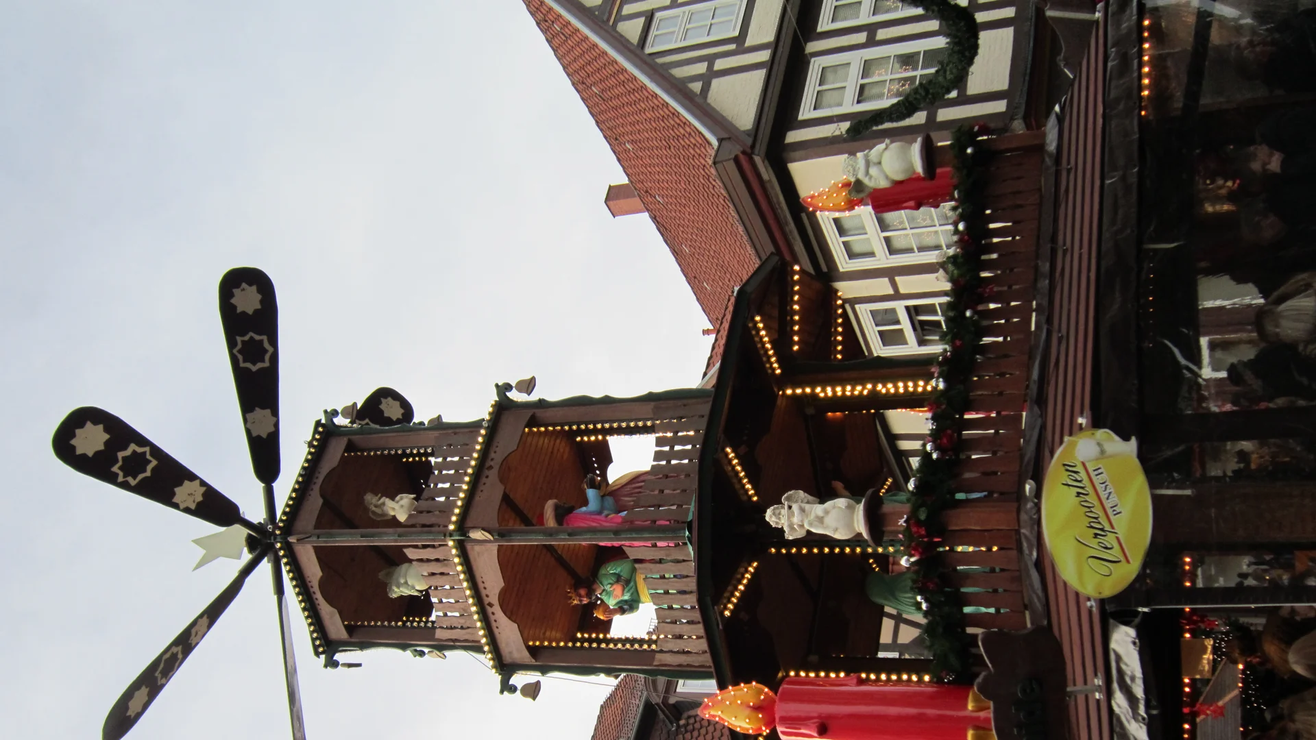 Celler Weihnachtsmarkt traditional pyramid Celle festive atmosphere Großer Plan and Stechbahn