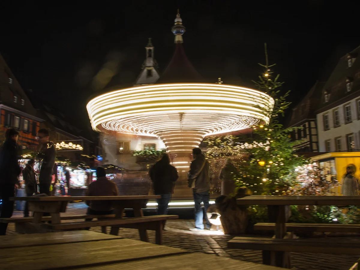 Mittelaltermarkt & Weihnachtsmarkt - Marktplatz festive carousel Esslingen am Neckar enchanting atmosphere St. Dionys Church
