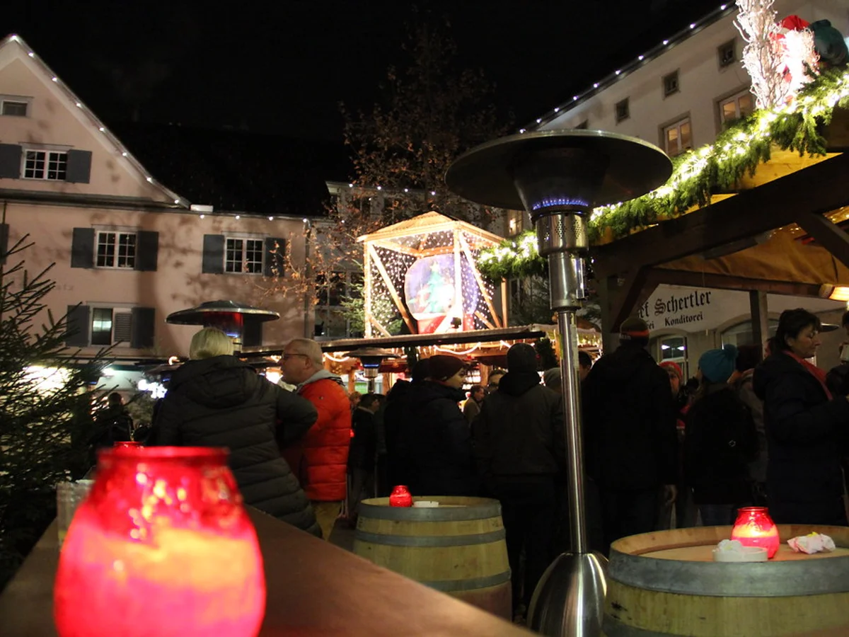 Mittelaltermarkt & Weihnachtsmarkt - Marktplatz blue hour glow Esslingen am Neckar festive atmosphere historic architecture