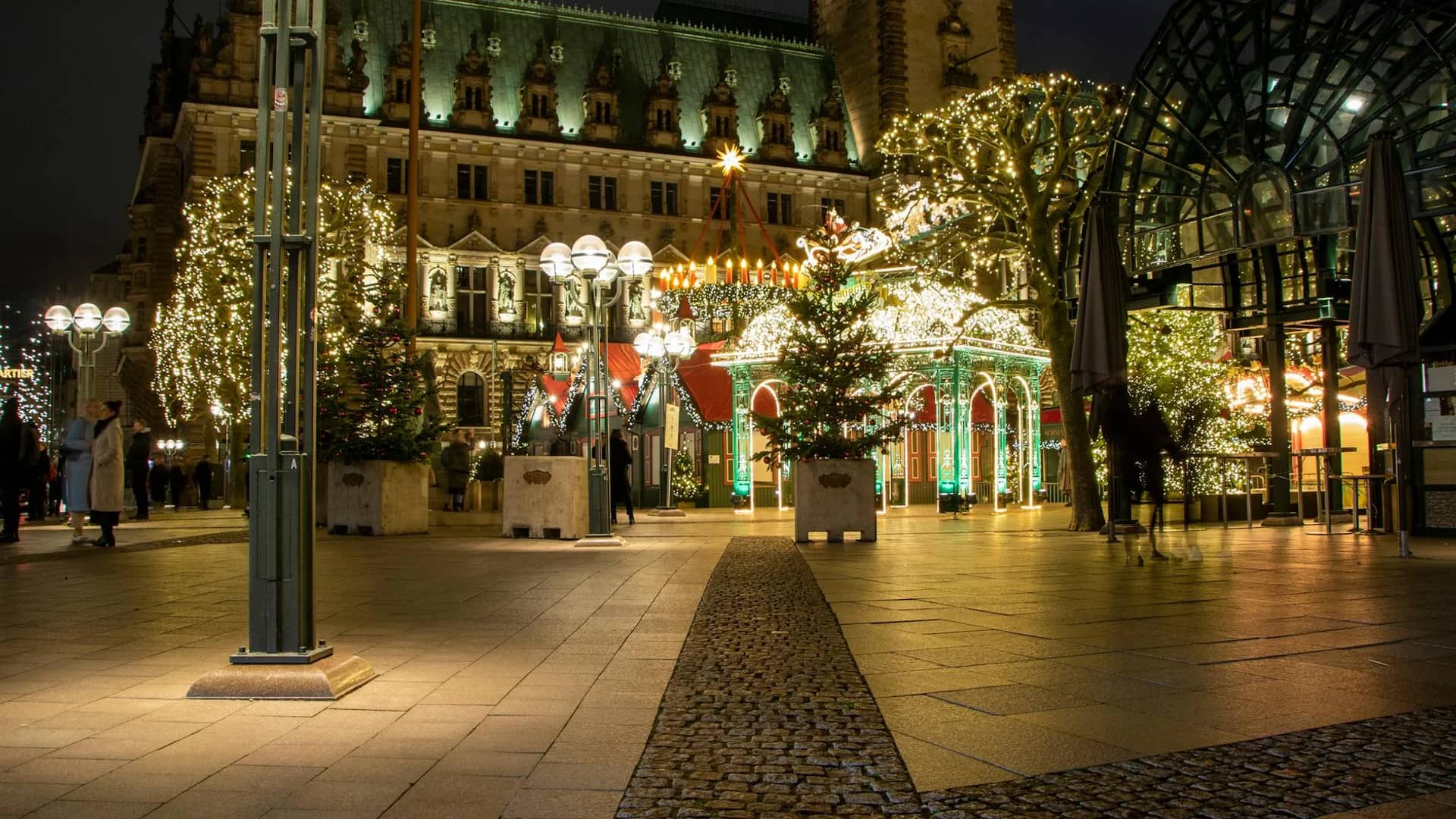 Hamburg Rathaus illuminated during winter Christmas season