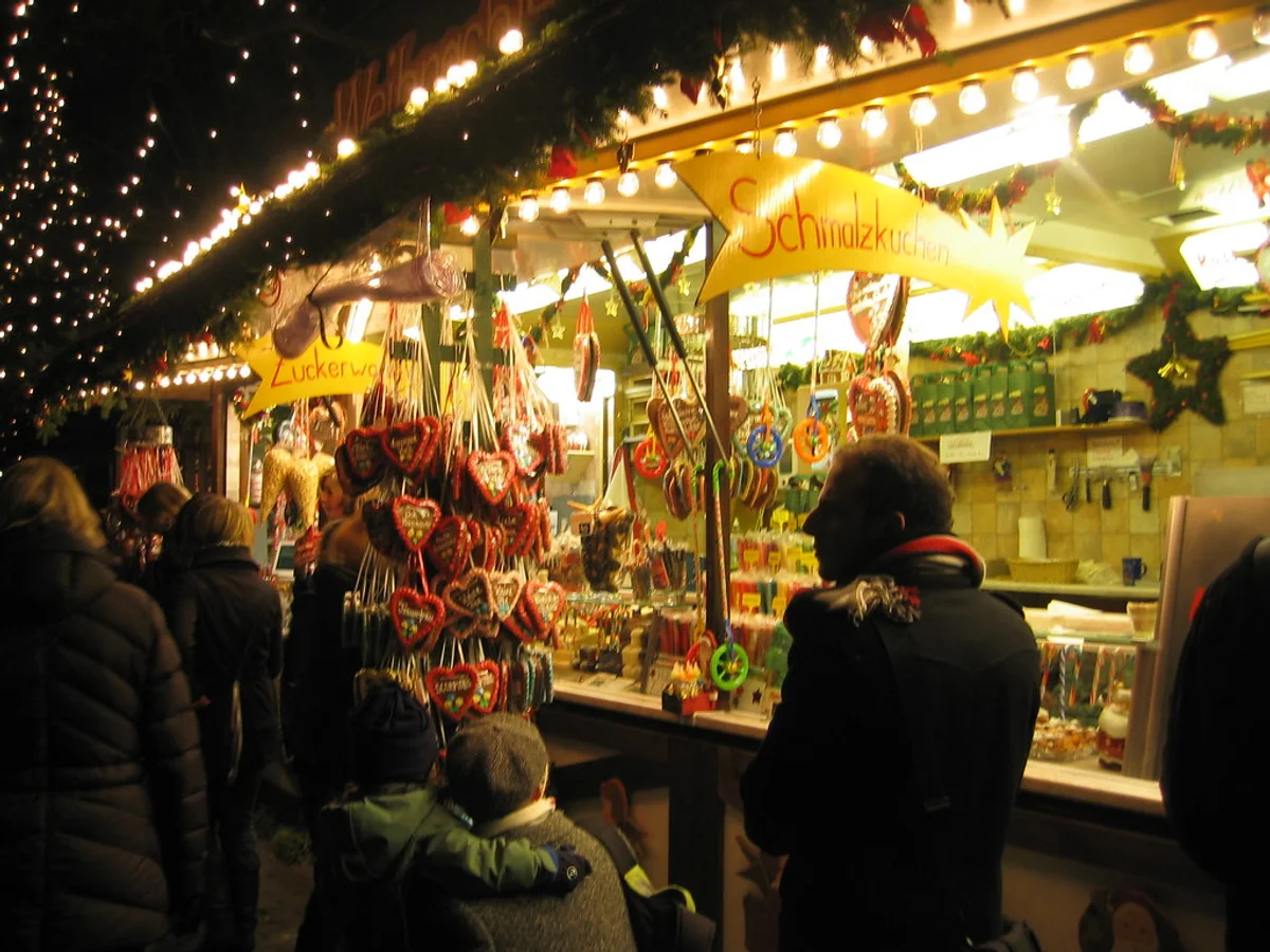 Weihnachtsmarkt Hannover - Marktkirche festive atmosphere in Hannover's blue hour