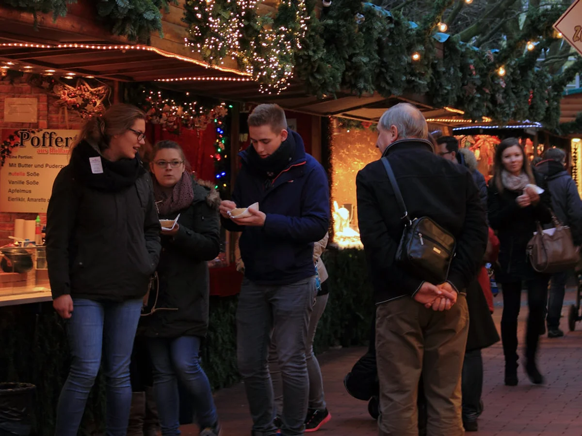 Kieler Weihnachtsmarkt authentic Pöffer stall Kiel warm festive atmosphere