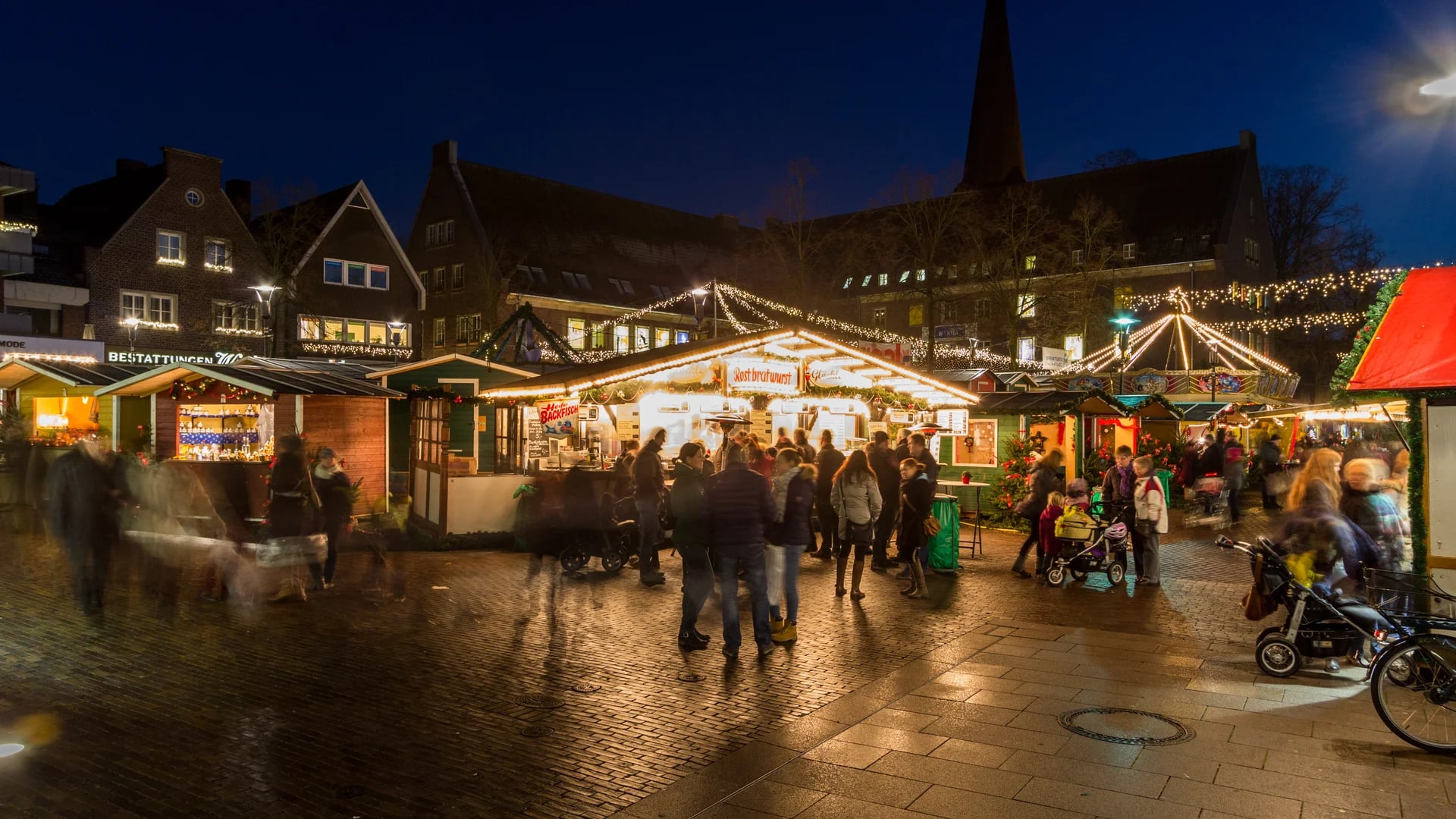 Meißner Weihnacht festive atmosphere in Meissen with Frauenkirche spire backdrop