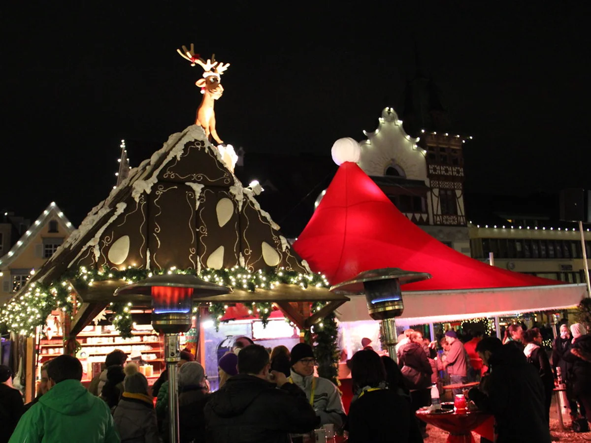 Romantischer Weihnachtsmarkt Nördlingen illuminated reindeer Nordlingen festive atmosphere Marktplatz