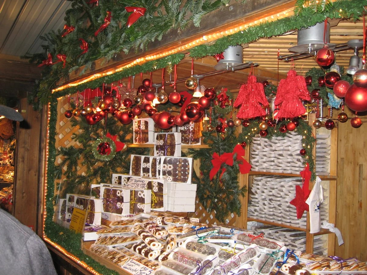 Ventsmarkt festive decorations at Regensburg Christmas market, Spitalgarten ambiance