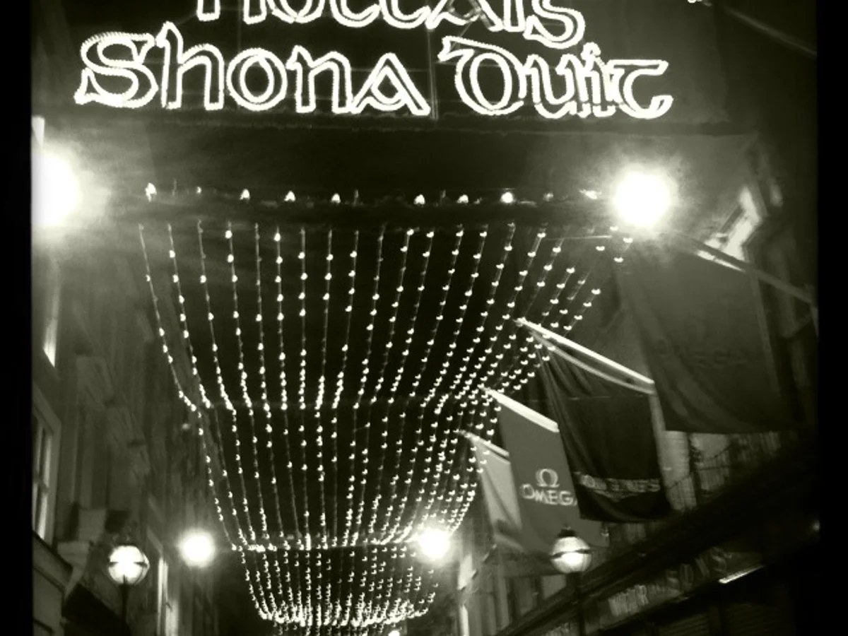 Dublin neon lights Nollaig Shona Duit festive winter atmosphere