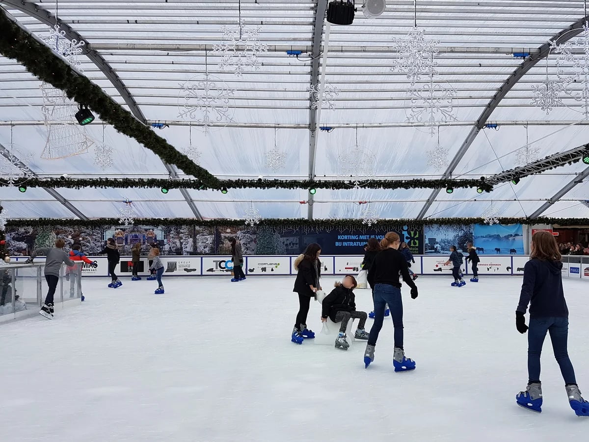 Maastricht ice rink bustling with visitors during winter festivities