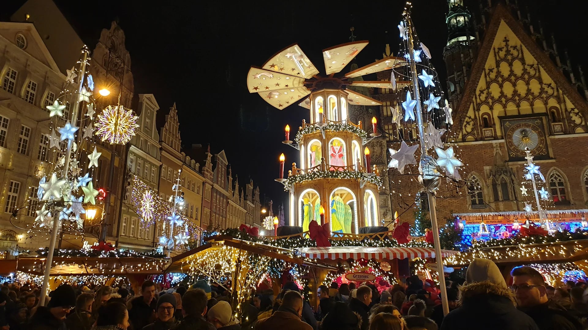 Wroclaw Market Square glows with Christmas magic during winter festivities