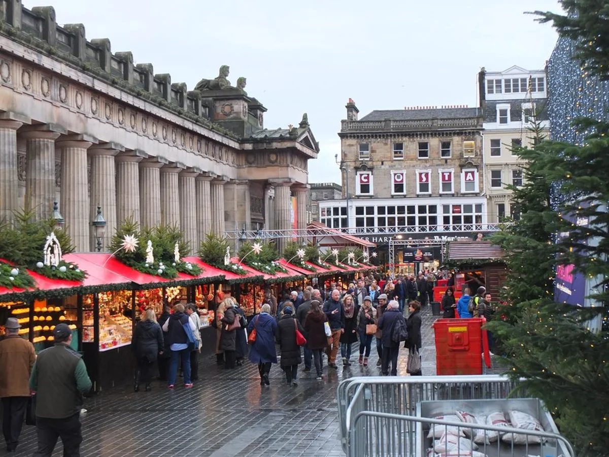 Edinburgh Christmas Fair with festive stalls and National Gallery in winter atmosphere